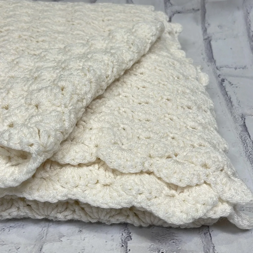Handmade Crochet Afghan Cream Shell Stitch Scalloped Edge Throw Blanket